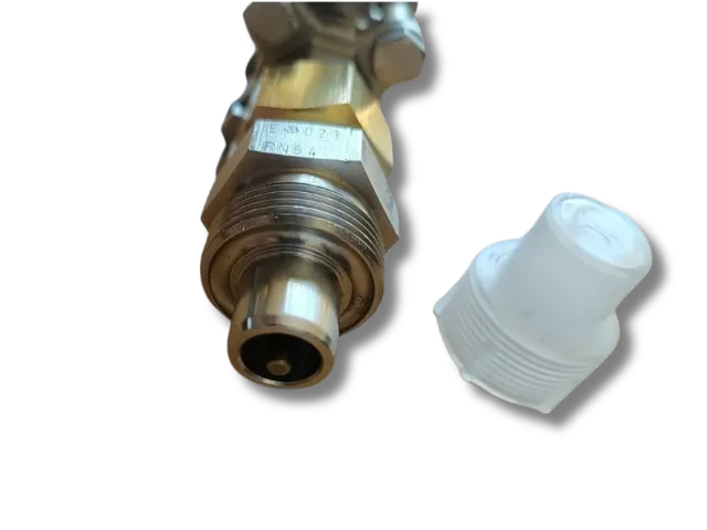 Adaptador CGA590 a DN8 macho
